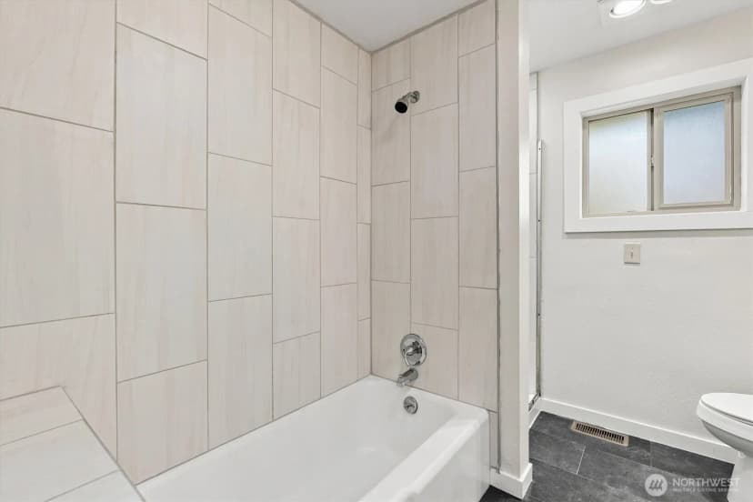 Property photo for 102 E Adams Avenue, Morton photo 27