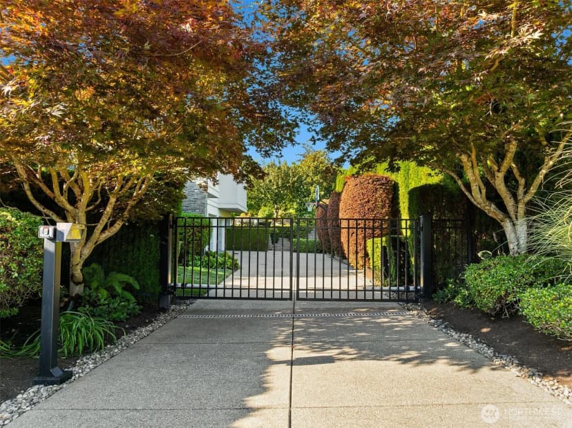 Property photo for 9040 Ne 14th Street, Clyde Hill photo 5
