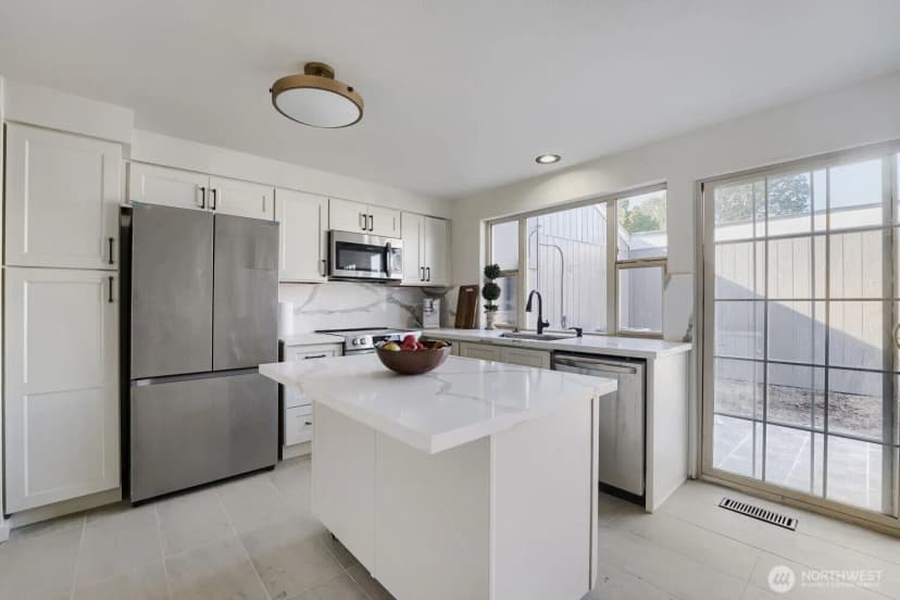 Property photo for 8626 Onyx Drive Sw #d, Lakewood photo 11