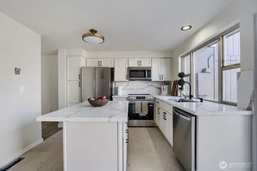 Property photo for 8626 Onyx Drive Sw #d, Lakewood photo 10