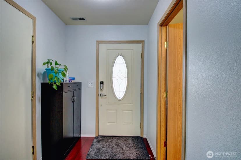 Property photo for 4651 Nooksack Loop, Mount Vernon photo 2