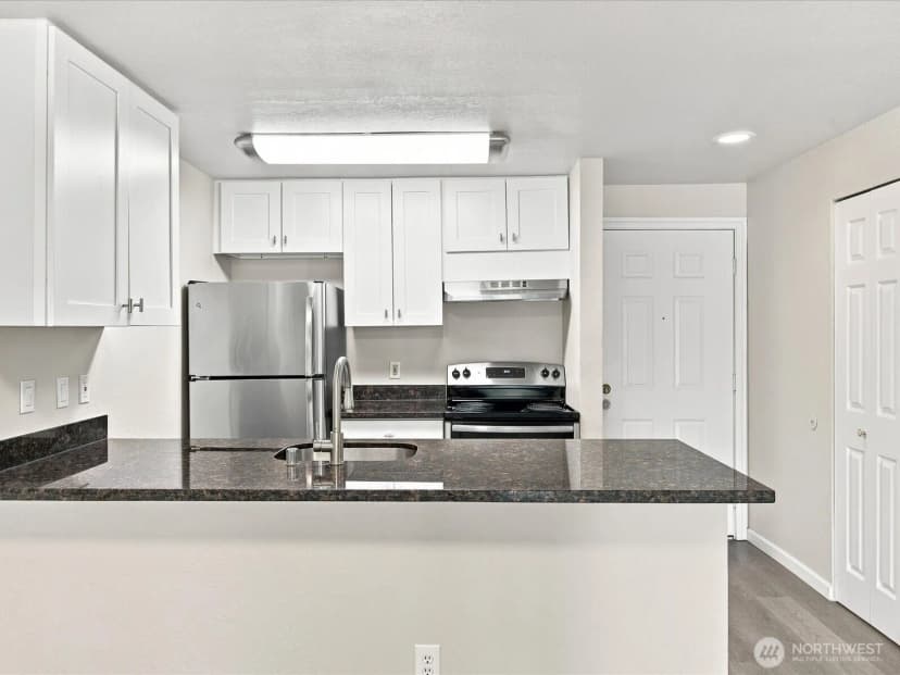 Property photo for 9484 Redmond-woodinville Road Ne #c204, Redmond photo 4