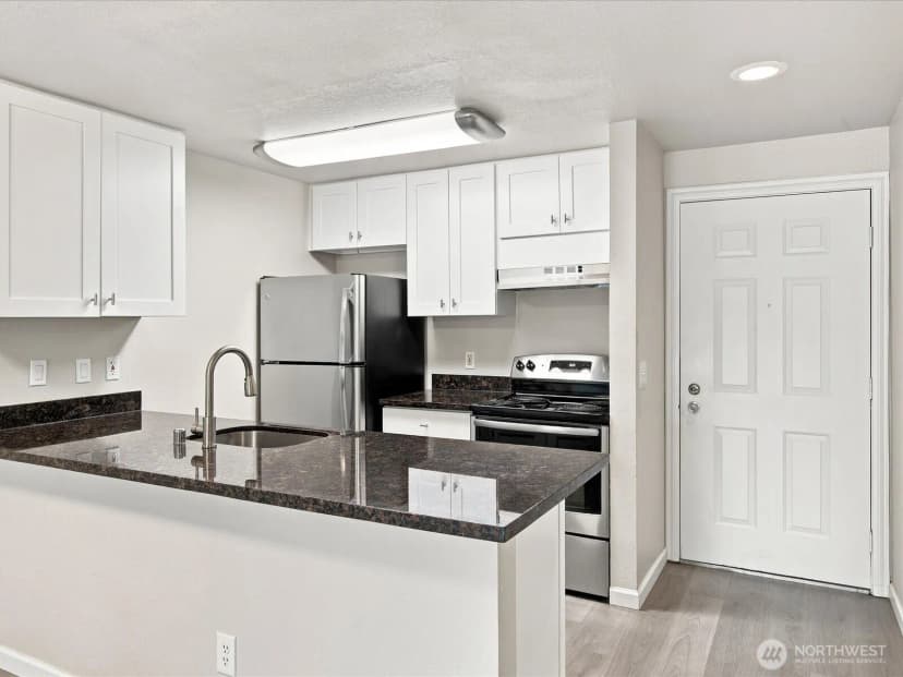 Property photo for 9484 Redmond-woodinville Road Ne #c204, Redmond photo 3