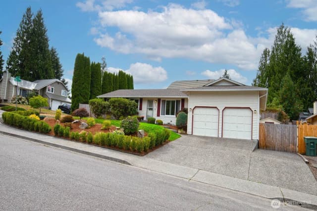 Property photo for 10610 4th Drive Se, Everett photo 2