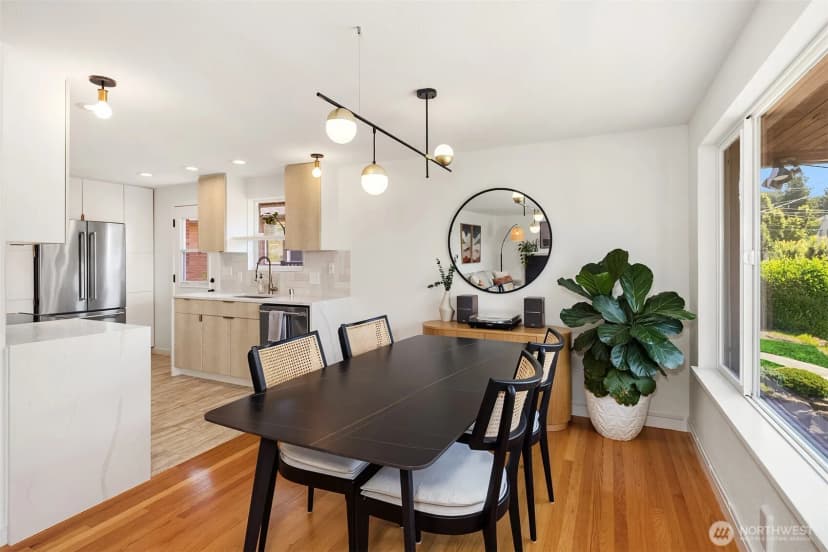 Property photo for 2502 Ne 68th Street, Seattle photo 9