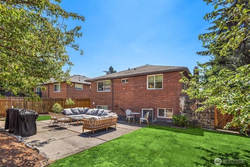 Property photo for 2502 Ne 68th Street, Seattle photo 31
