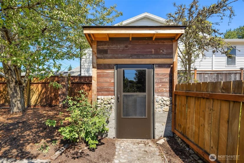 Property photo for 2502 Ne 68th Street, Seattle photo 30