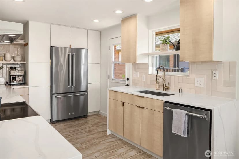 Property photo for 2502 Ne 68th Street, Seattle photo 12