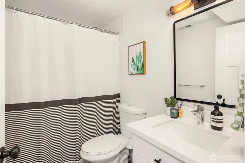 Property photo for 2502 Ne 68th Street, Seattle photo 25