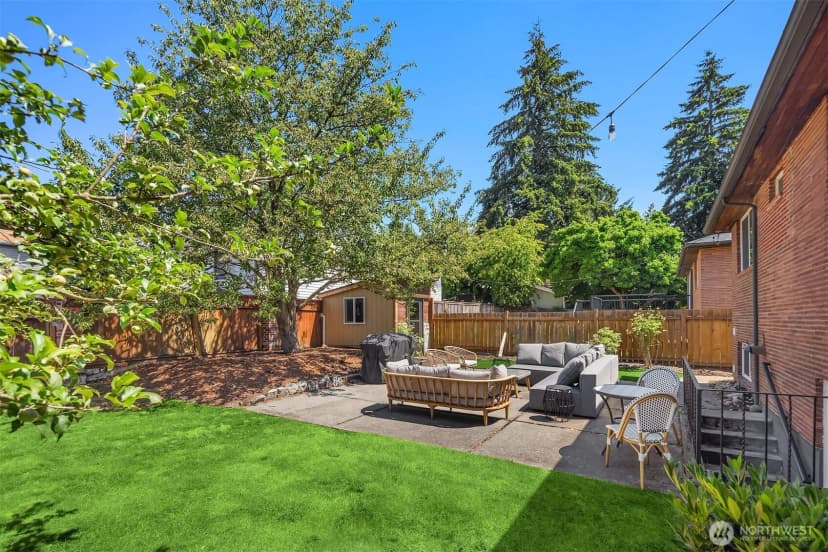 Property photo for 2502 Ne 68th Street, Seattle photo 32