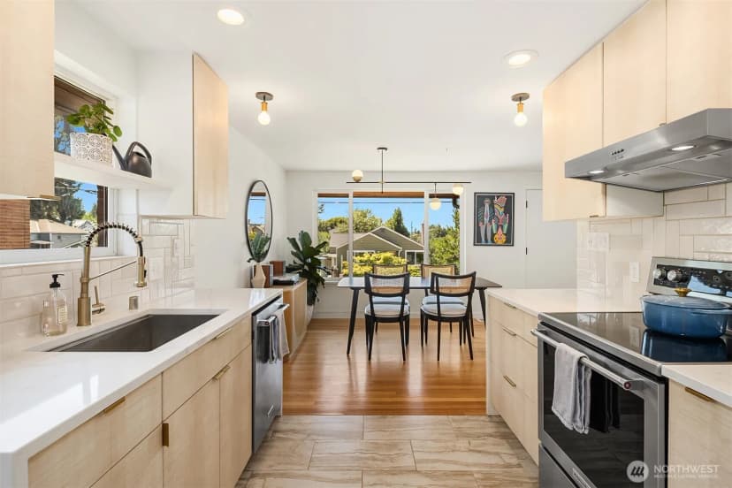 Property photo for 2502 Ne 68th Street, Seattle photo 14