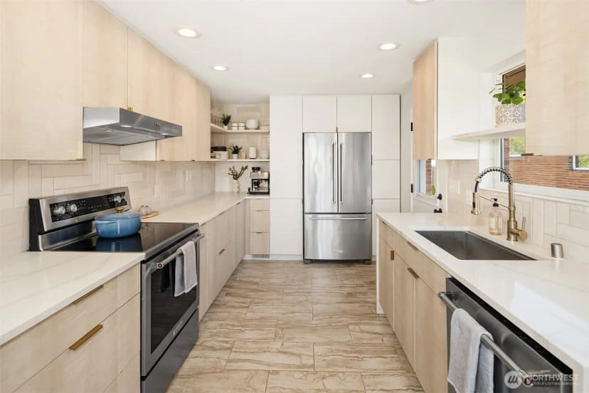 Property photo for 2502 Ne 68th Street, Seattle photo 11