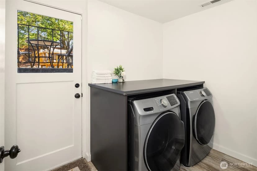 Property photo for 2502 Ne 68th Street, Seattle photo 27