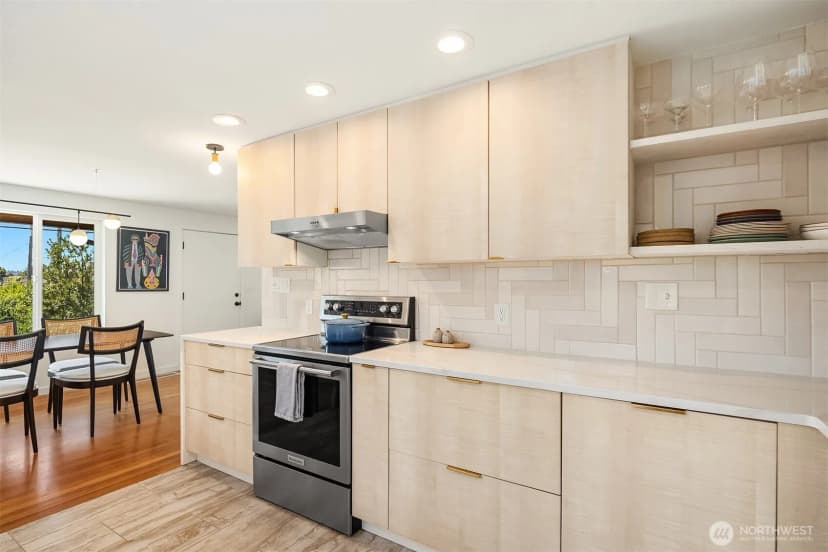 Property photo for 2502 Ne 68th Street, Seattle photo 13