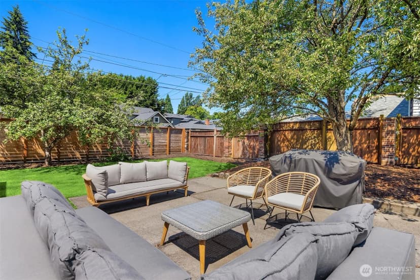 Property photo for 2502 Ne 68th Street, Seattle photo 28