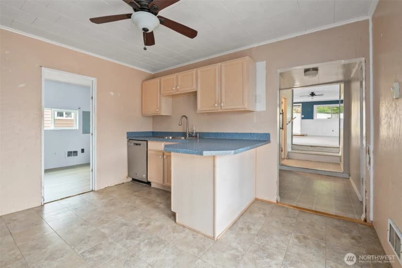 Property photo for 1720 2nd Street, Cosmopolis photo 9