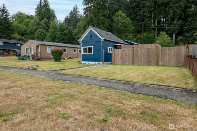 Property photo for 1720 2nd Street, Cosmopolis photo 3