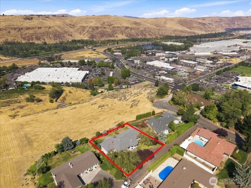 Property photo for 1104 N Fellows Drive, Yakima photo 3