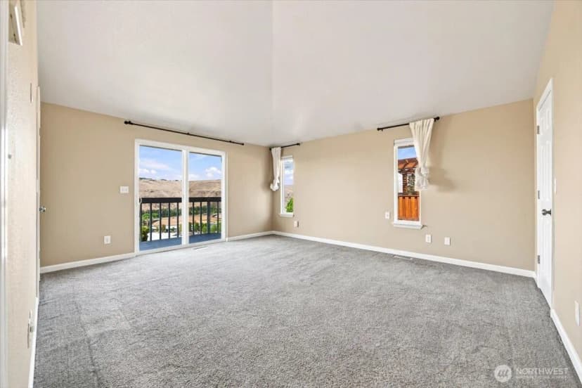 Property photo for 1104 N Fellows Drive, Yakima photo 11