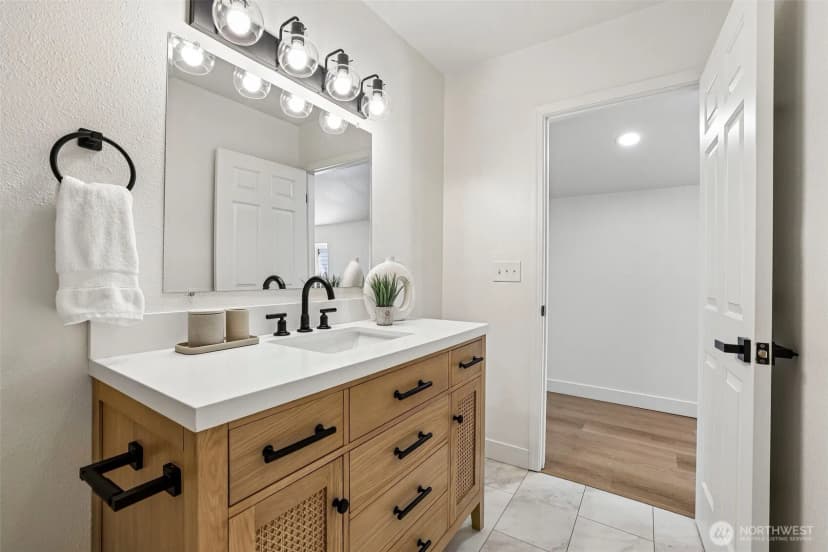 Property photo for 4205 34th Avenue S, Seattle photo 19