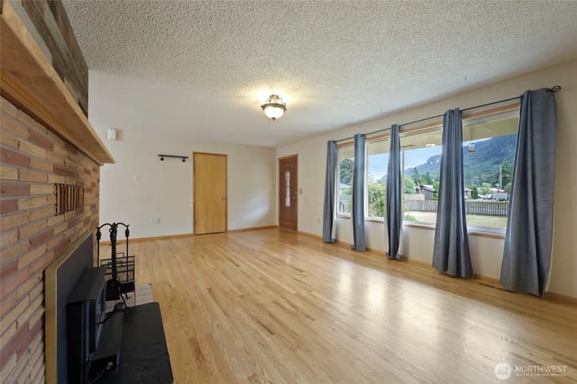 Property photo for 102 W Adams Avenue, Morton photo 4