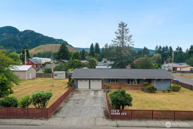 Property photo for 102 W Adams Avenue, Morton