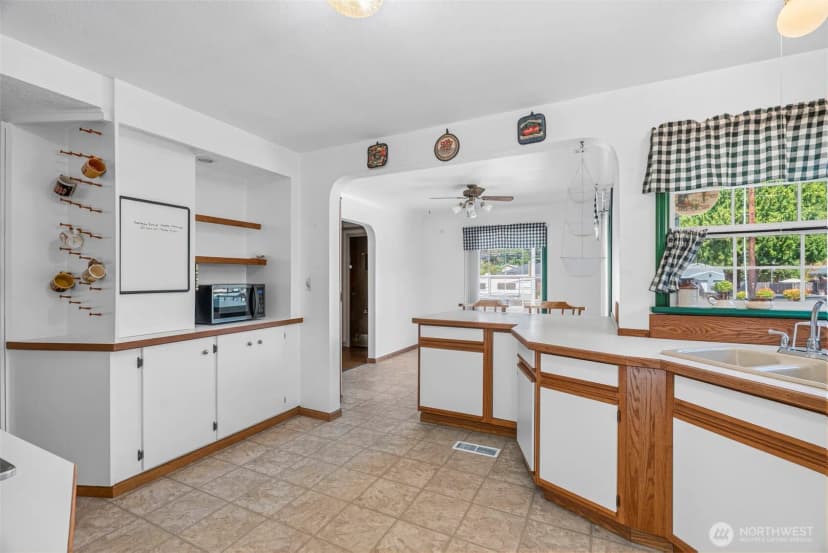 Property photo for 2205 Ocean Beach Highway, Longview photo 12