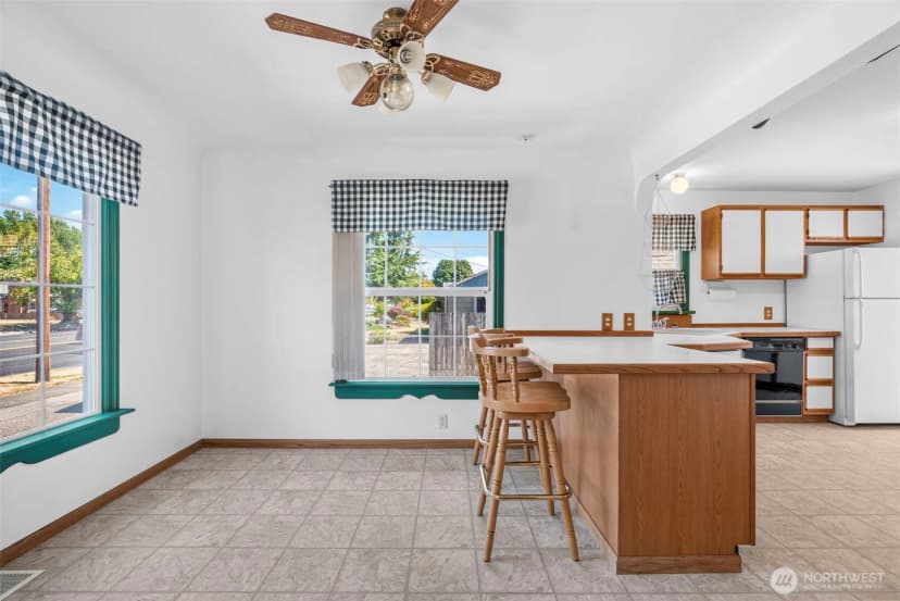 Property photo for 2205 Ocean Beach Highway, Longview photo 8