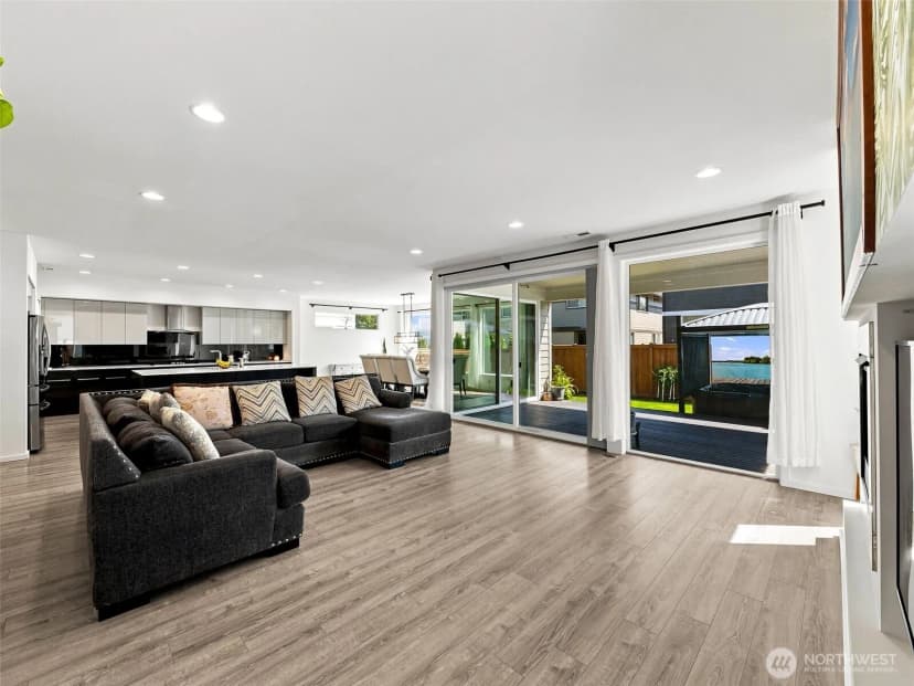 Property photo for 32976 Cedar Avenue Se, Black Diamond photo 17