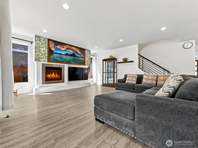 Property photo for 32976 Cedar Avenue Se, Black Diamond photo 5