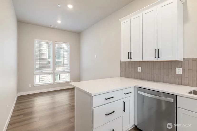 Property photo for 6611 S 128th Street, Seattle photo 3