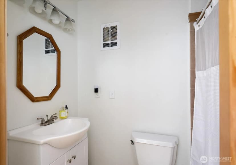 Property photo for 1002 Carl Avenue, Oak Harbor photo 20