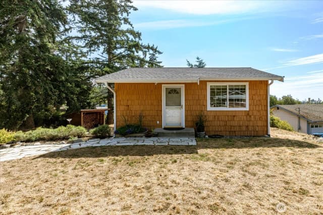 Property photo for 1002 Carl Avenue, Oak Harbor photo 2