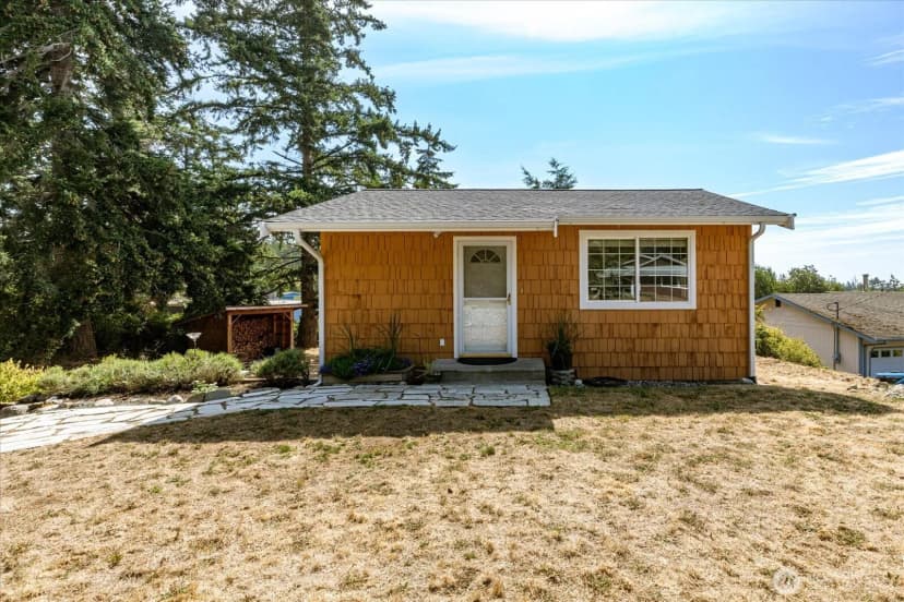 Property photo for 1002 Carl Avenue, Oak Harbor photo 2