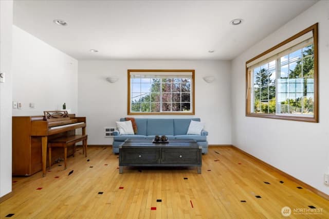 Property photo for 1002 Carl Avenue, Oak Harbor photo 5