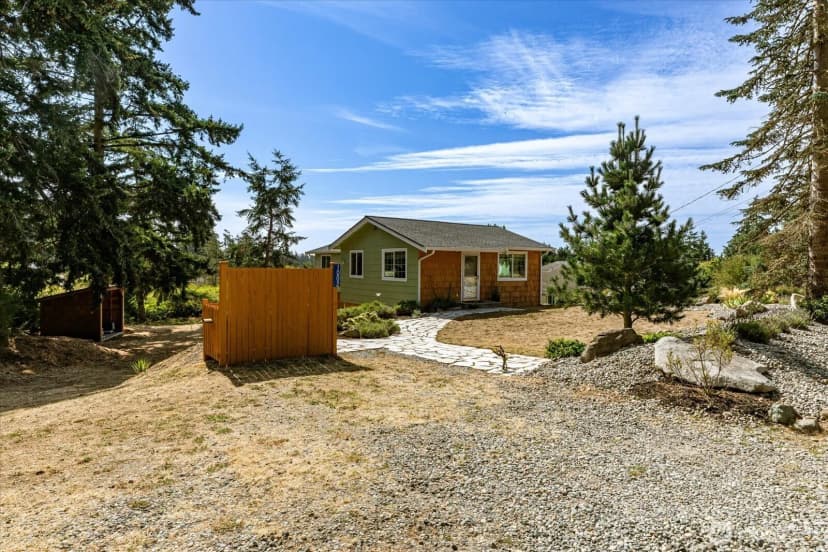 Property photo for 1002 Carl Avenue, Oak Harbor photo 4