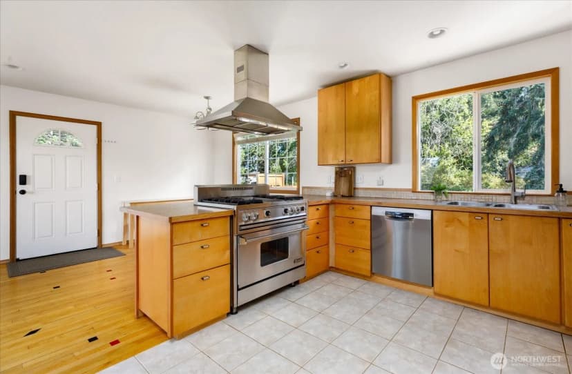 Property photo for 1002 Carl Avenue, Oak Harbor photo 11