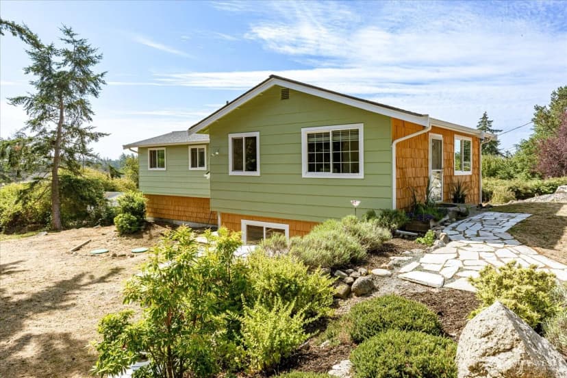 Property photo for 1002 Carl Avenue, Oak Harbor
