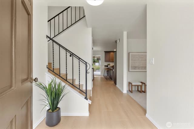 Property photo for 1007 174th Avenue Ne, Bellevue photo 2