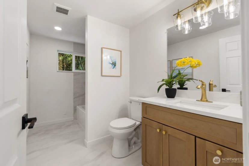 Property photo for 1510 Bradner Place S, Seattle photo 15