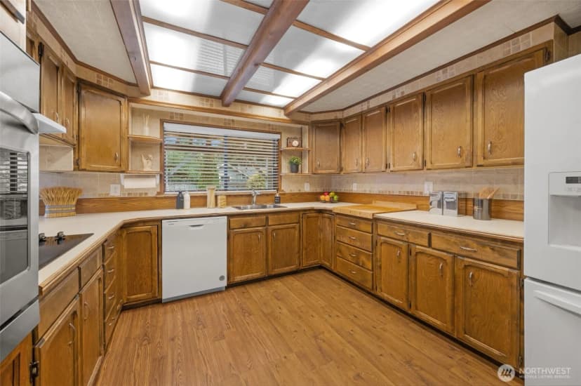 Property photo for 824 Ne 194th Street, Shoreline photo 7