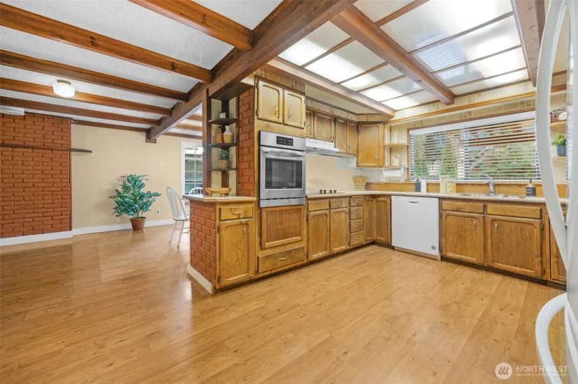 Property photo for 824 Ne 194th Street, Shoreline photo 8