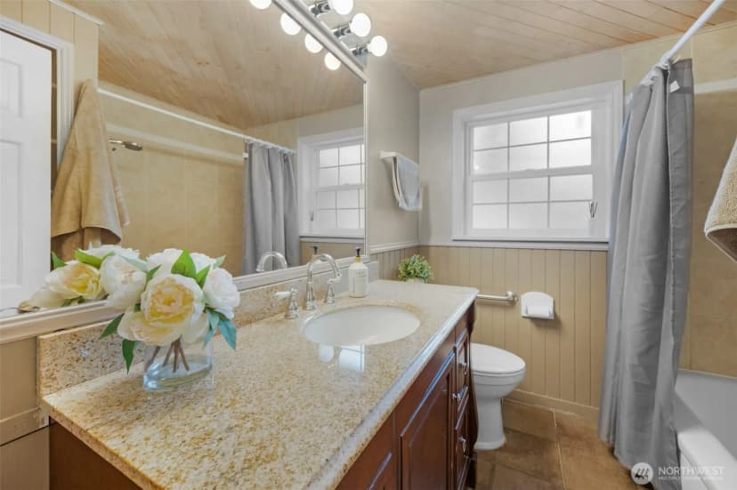 Property photo for 824 Ne 194th Street, Shoreline photo 9