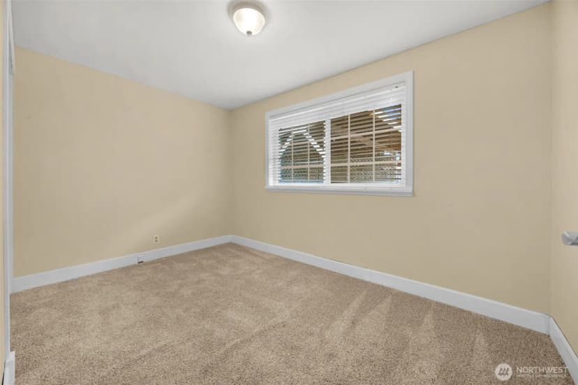Property photo for 824 Ne 194th Street, Shoreline photo 12