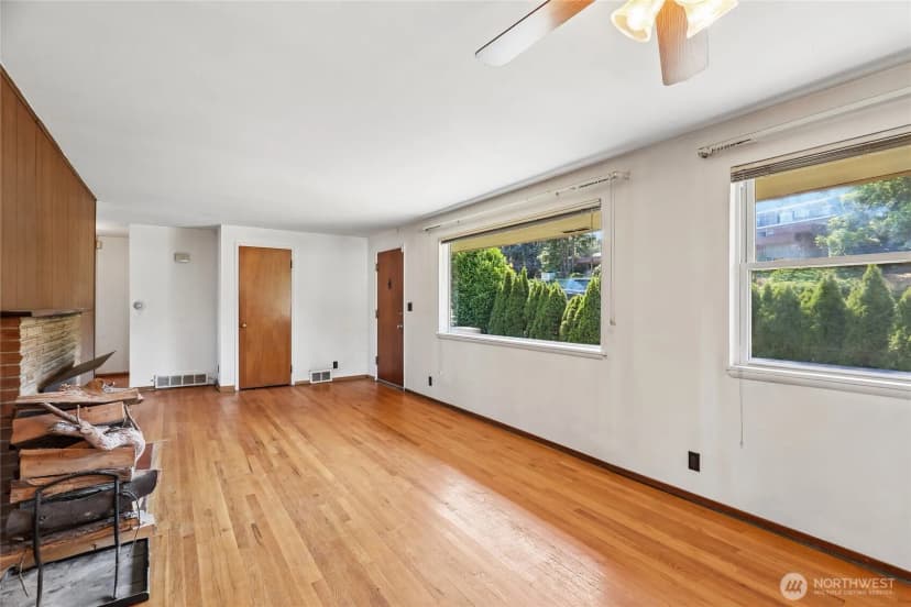 Property photo for 13004 Ambaum Boulevard Sw, Burien photo 7