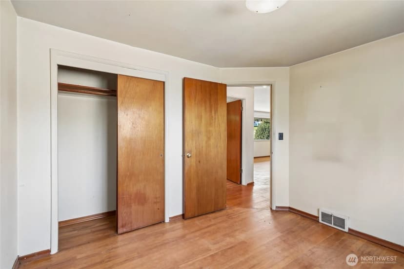 Property photo for 13004 Ambaum Boulevard Sw, Burien photo 18
