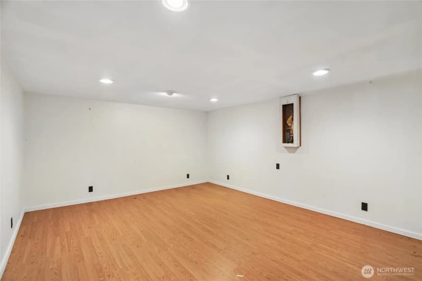 Property photo for 13004 Ambaum Boulevard Sw, Burien photo 26