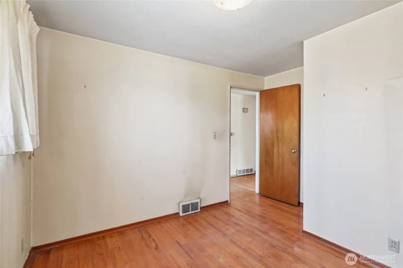 Property photo for 13004 Ambaum Boulevard Sw, Burien photo 20