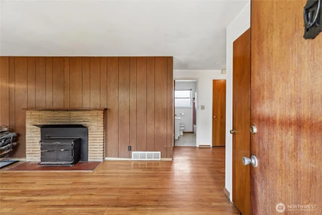 Property photo for 13004 Ambaum Boulevard Sw, Burien photo 4