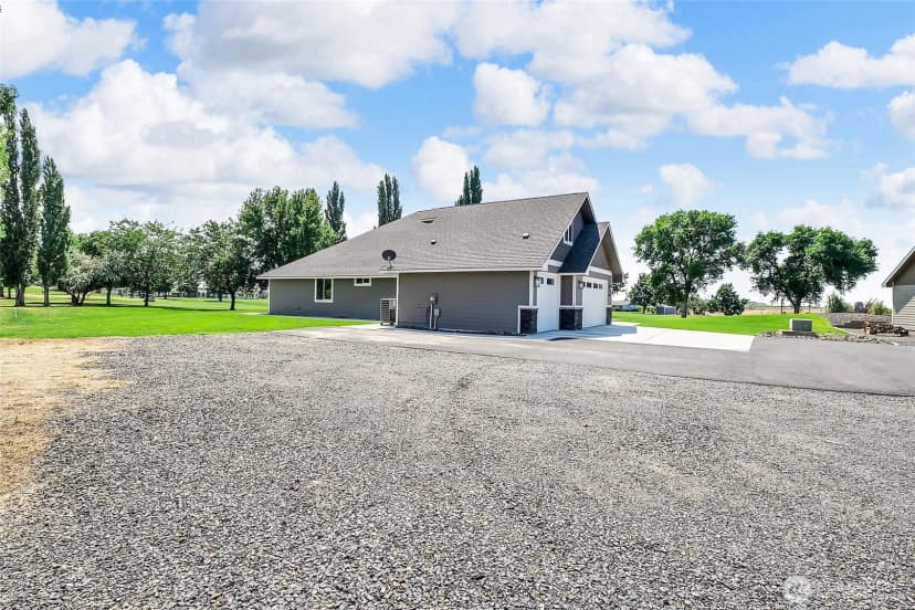 Property photo for 16735 Handicap Lane Se, Warden photo 3